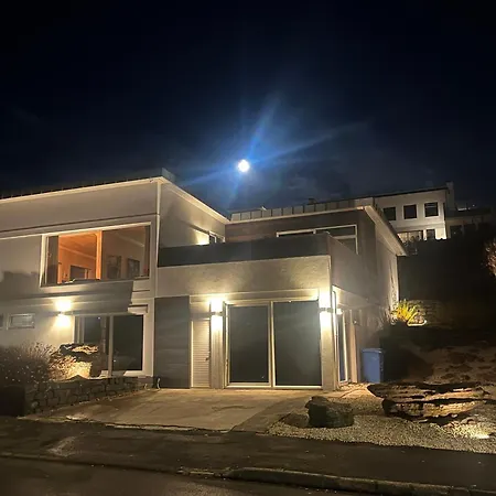 Iceland Sjf Villa, Hot Tub & Outdoor Sauna Amazing Mountains And City View Over Reykjavik-3